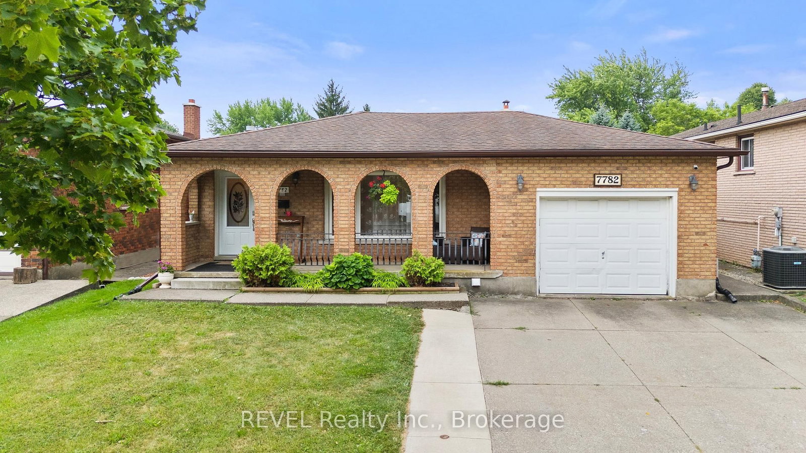 7782 Badger Road • Niagara Falls, ON photo 1