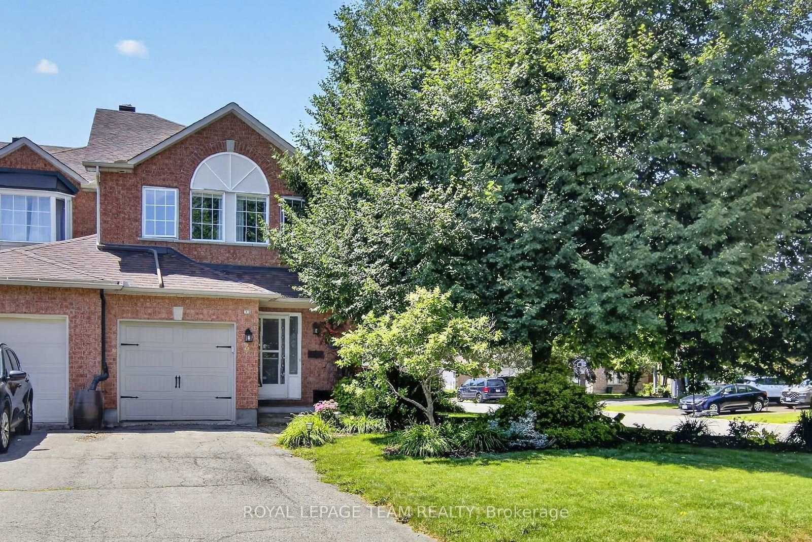 Townhouse sold at 2 Wittingham Drive, Nepean, Ontario, K2G 6H1 - Barrhaven East - MLS: X13591640