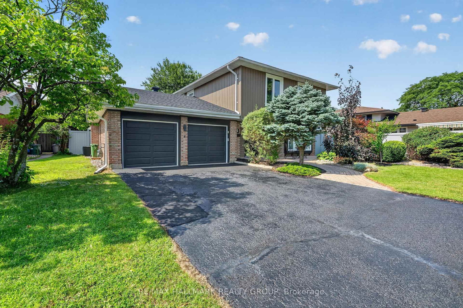 4 Claret Court • Ottawa, ON photo 2