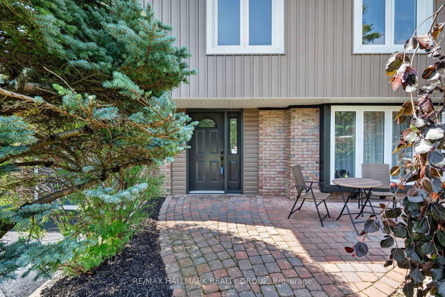 4 Claret Court