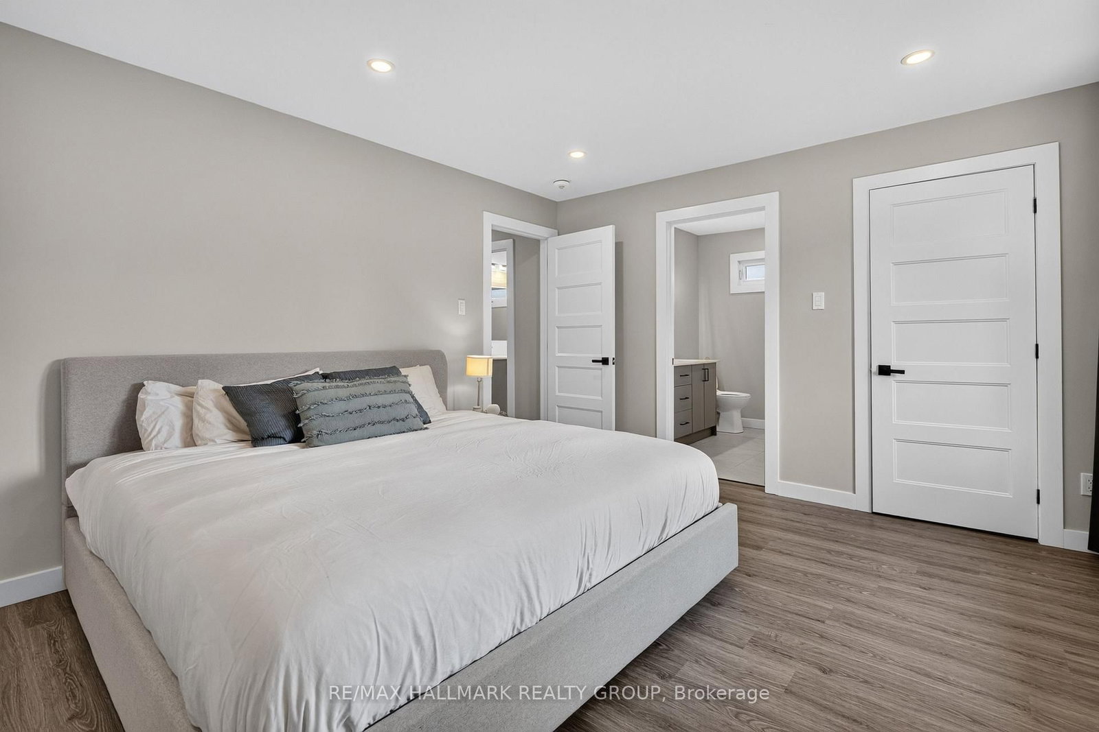 4 Claret Court • Ottawa, ON photo 36