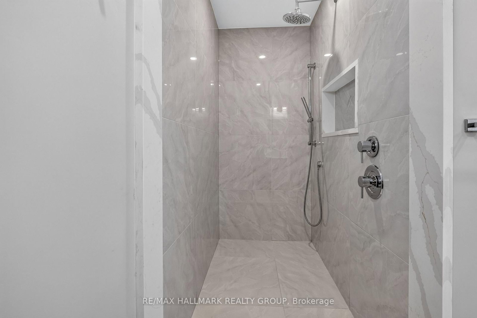 4 Claret Court • Ottawa, ON photo 39