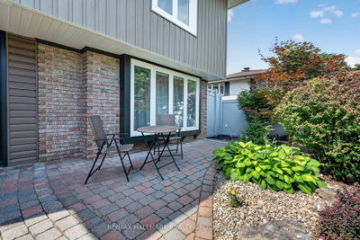 4 Claret Court • Ottawa, ON photo 4