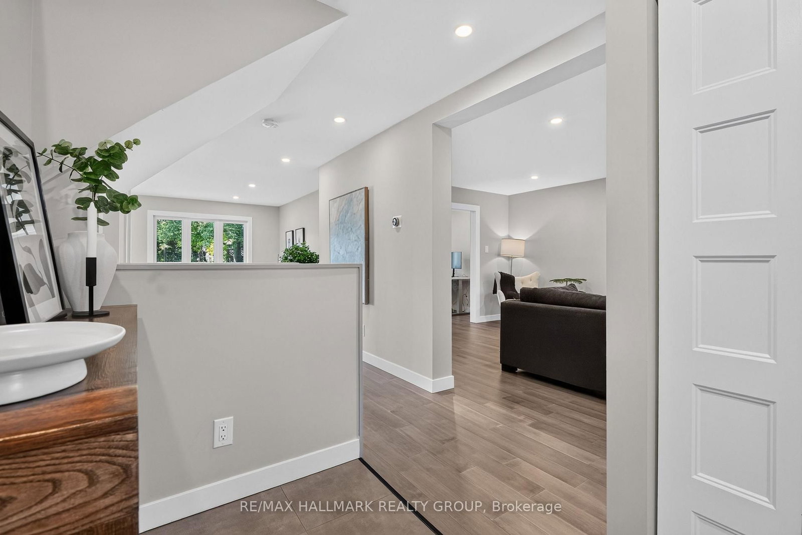 4 Claret Court • Ottawa, ON photo 6