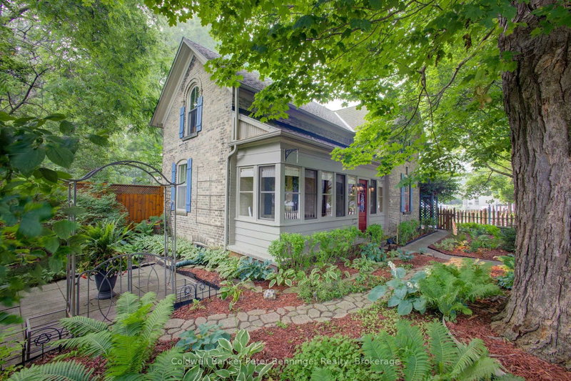 817 OLDE VICTORIA Street