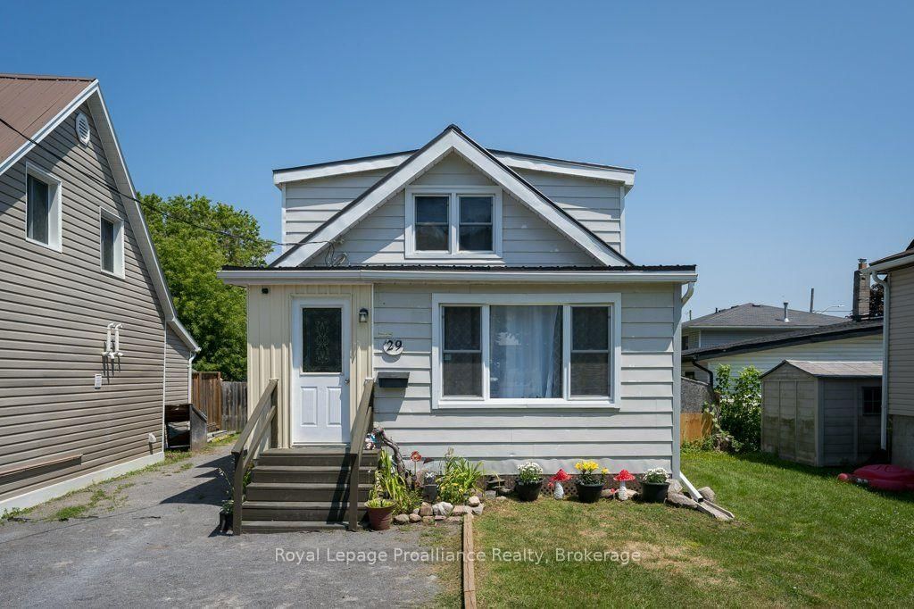 29 Pelham Street • Quinte West, ON photo 1