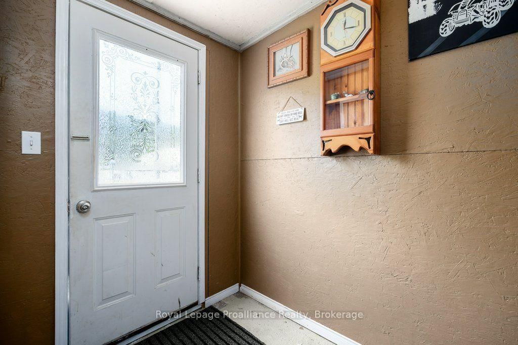 29 Pelham Street • Quinte West, ON photo 4