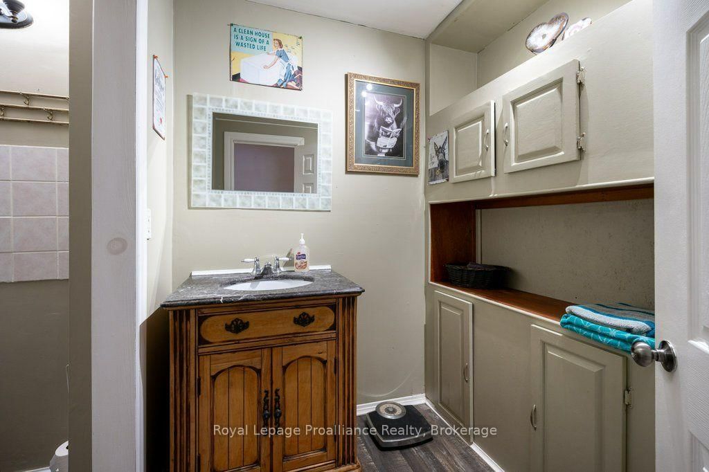 29 Pelham Street • Quinte West, ON photo 9