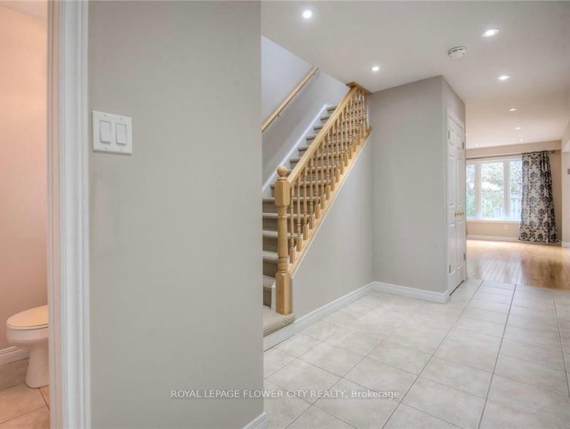 home for lease on 308 Pineland Place