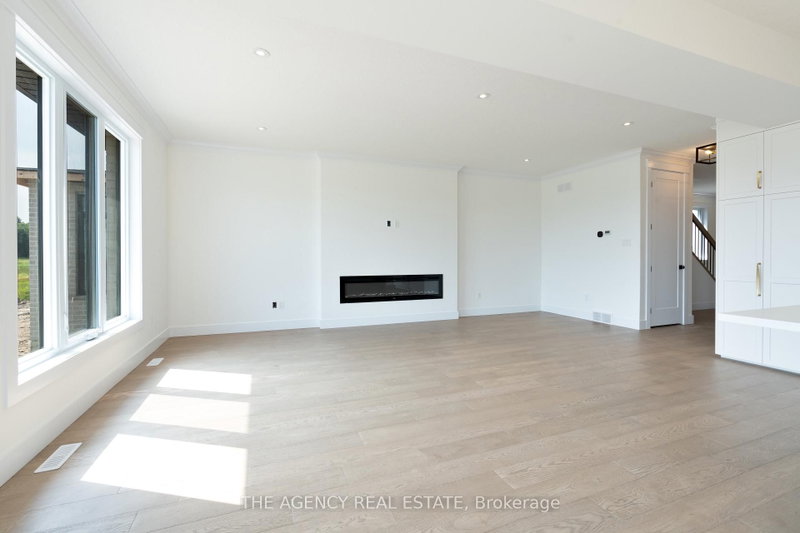 3112 Regiment Road W