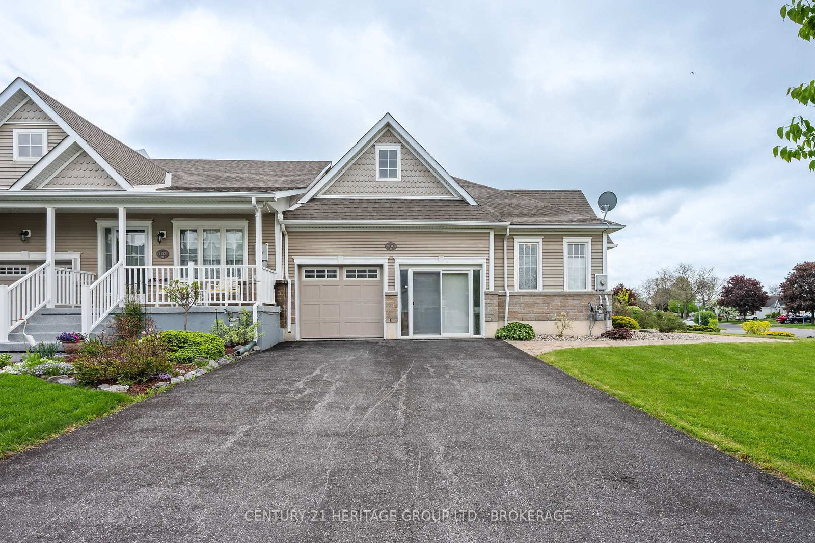 100 BRITANNIA Crescent • Bath, ON photo 2