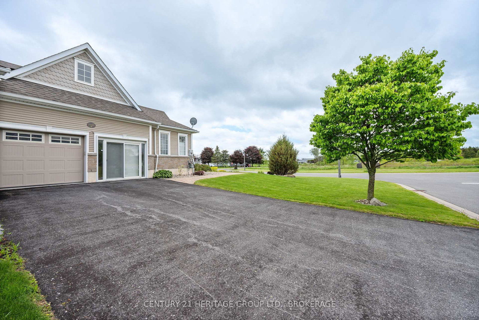 100 BRITANNIA Crescent • Bath, ON photo 3