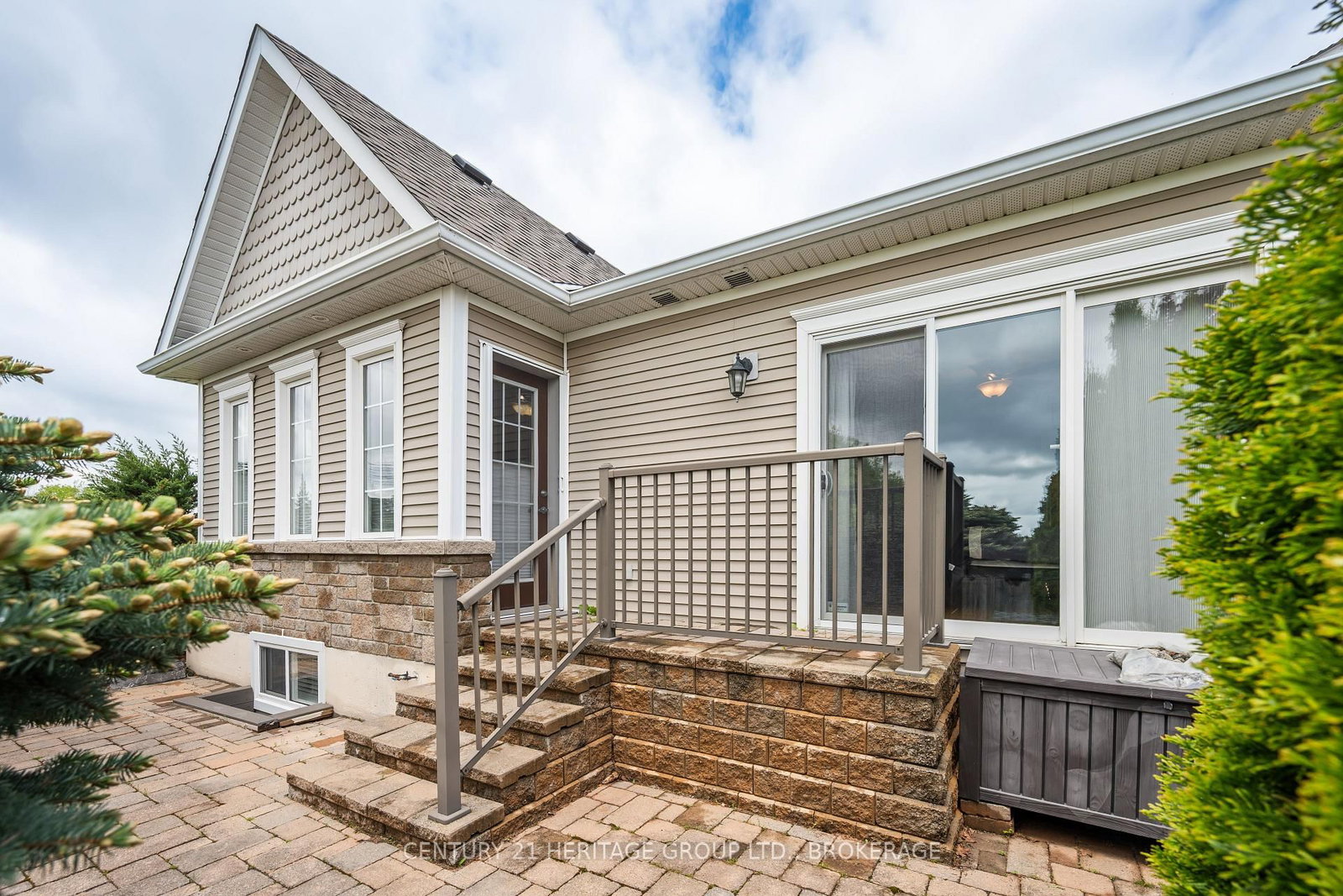 100 BRITANNIA Crescent • Bath, ON photo 6