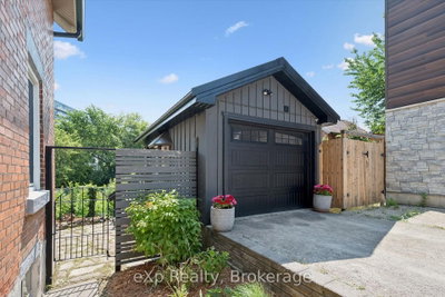 131 Surrey Street E — photo 6