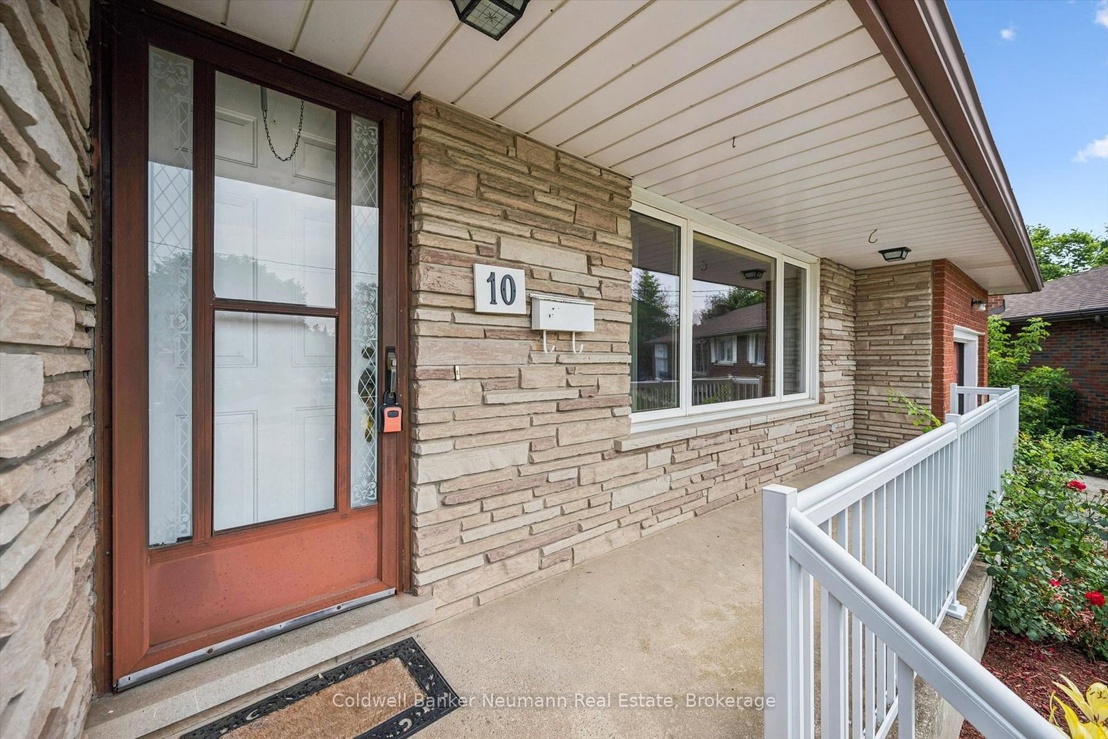 10 Kara Lee Court • Guelph, ON photo 3