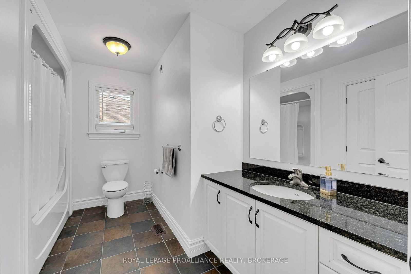 81 Kenwoods Circle • Kingston, ON photo 18