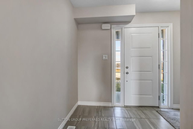 371 KENNINGTON Way