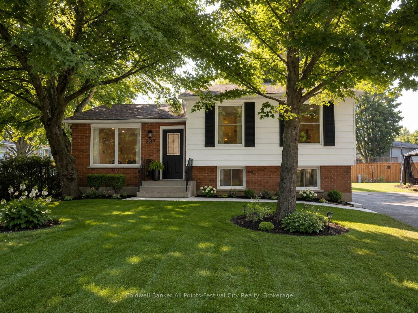 Detached House for sale at 237 Wellington Street, West Perth, Ontario, N0K 1N0 - Mitchell - MLS: X13592538