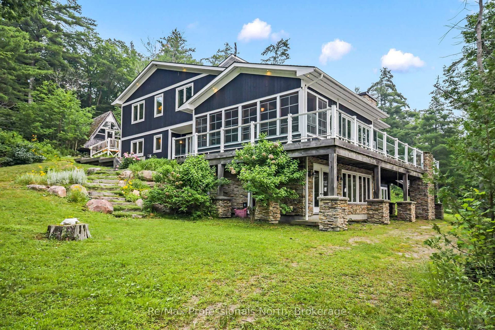 1064 Road 3200 • Gravenhurst, ON photo 2
