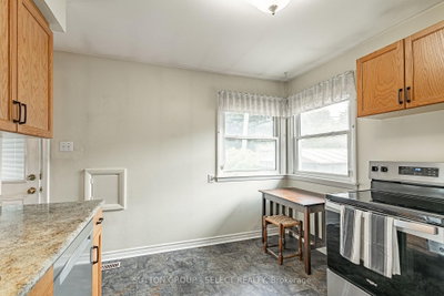 256 Tweedsmuir Avenue — photo 5