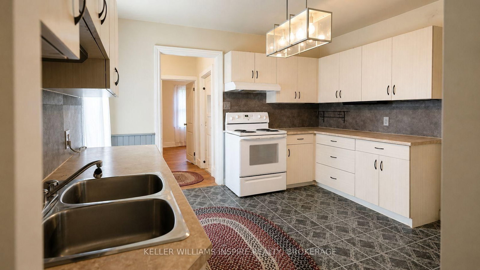 92 ELM Street • Kingston, ON photo 9