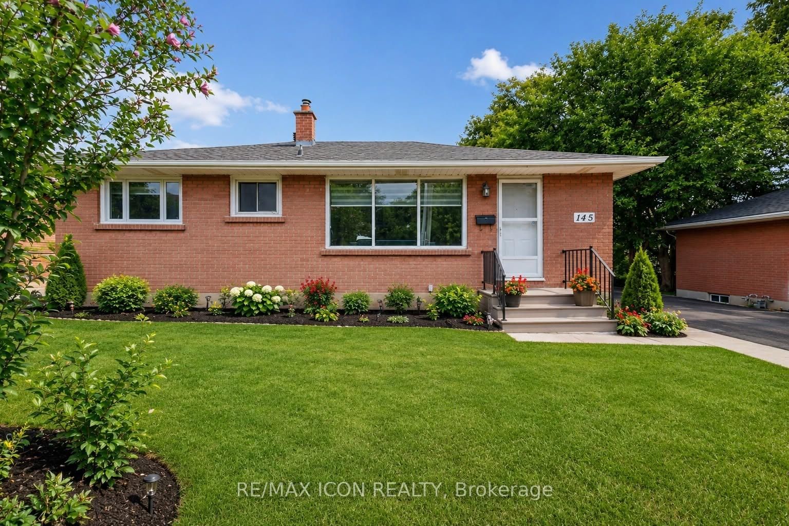 Detached House for sale at 145 Gladstone Avenue, London South, Ontario, N5Z 3R7 - South J - MLS: X13592640