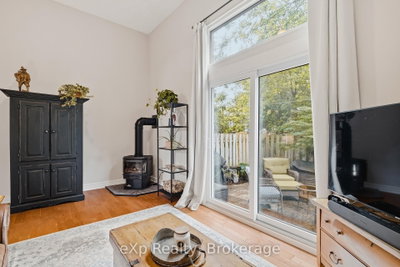 Unit 4 — 2 Worton Avenue — photo 4