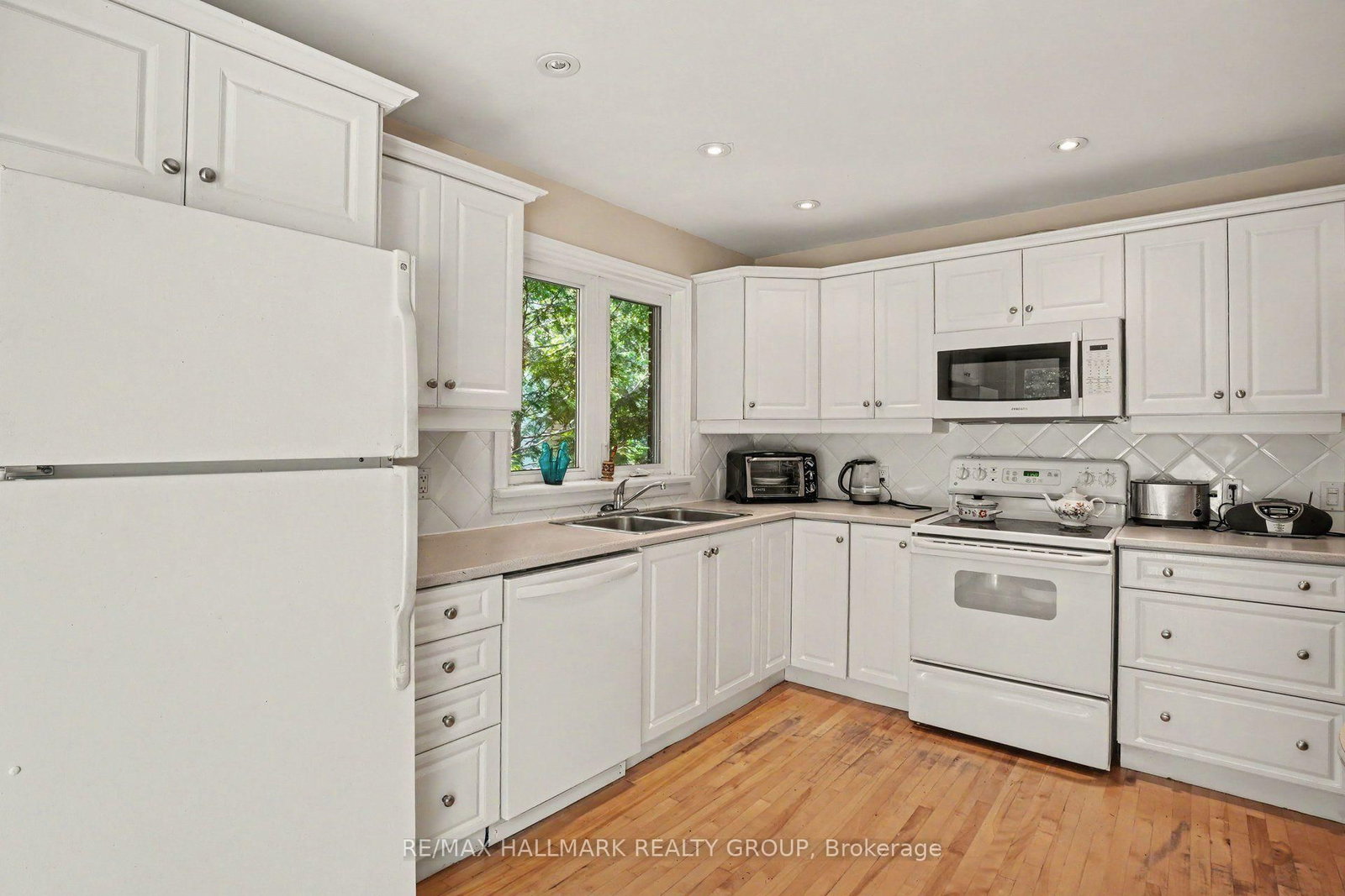 657 Golden Avenue • Ottawa, ON photo 24