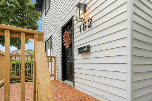 162 Dufferin Street E