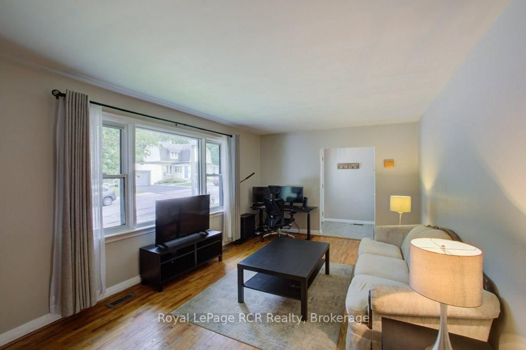 45 E William Street • Minto, ON photo 6