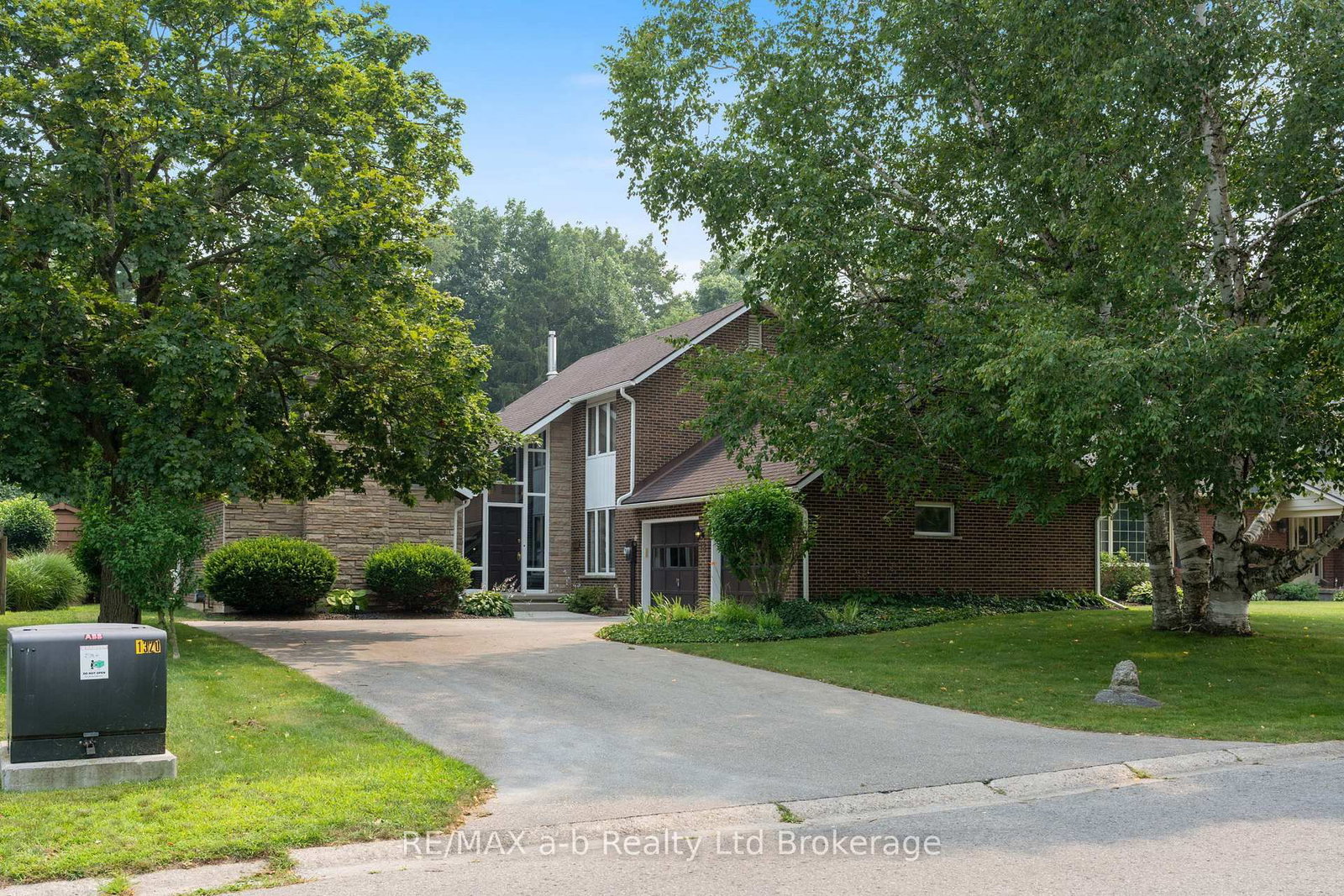 13 Segal Drive, Tillsonburg — photo 2