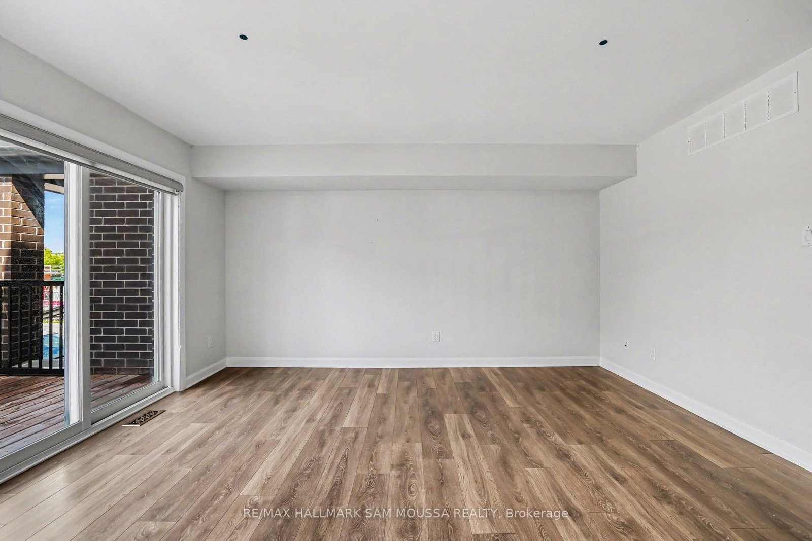 215 Eldorado Private • #A • Ottawa, ON photo 12