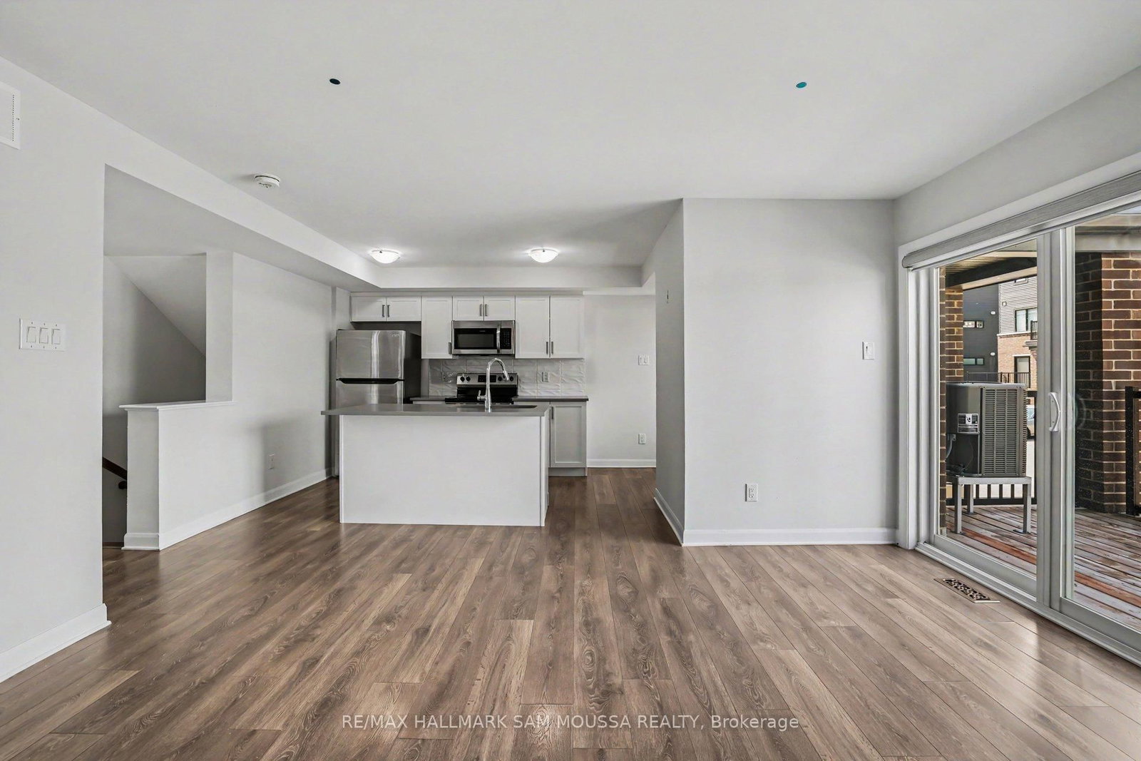 215 Eldorado Private • #A • Ottawa, ON photo 13