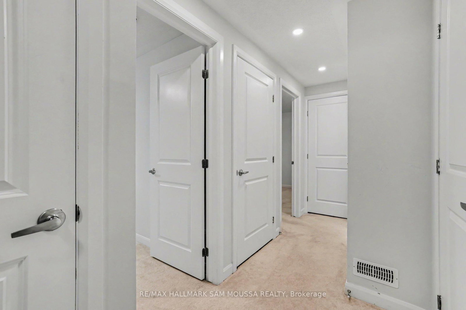 215 Eldorado Private • #A • Ottawa, ON photo 31