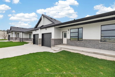 Townhouse for sale at 56 Moonlight Court, Central Huron, Ontario, N0M 1L0 - Clinton - MLS: X13593330