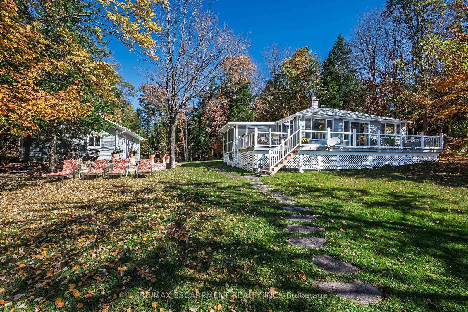1012 Armstrong Road • Gravenhurst, ON photo 2