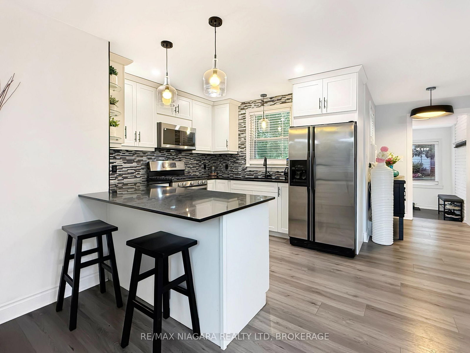 222 Ridgeway Road • Fort Erie, ON photo 5