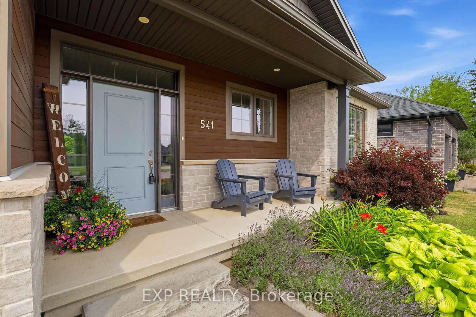 541 Bennett Crescent • Strathroy-Caradoc, ON photo 3