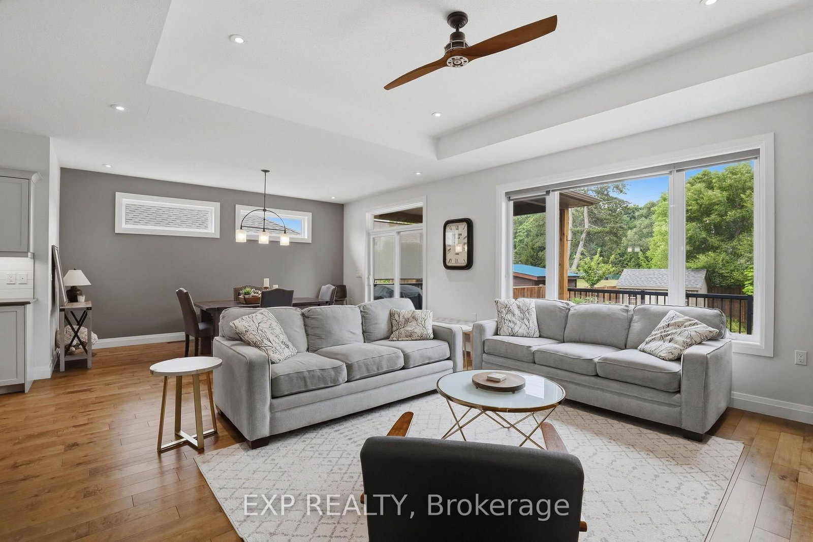 541 Bennett Crescent • Strathroy-Caradoc, ON photo 8