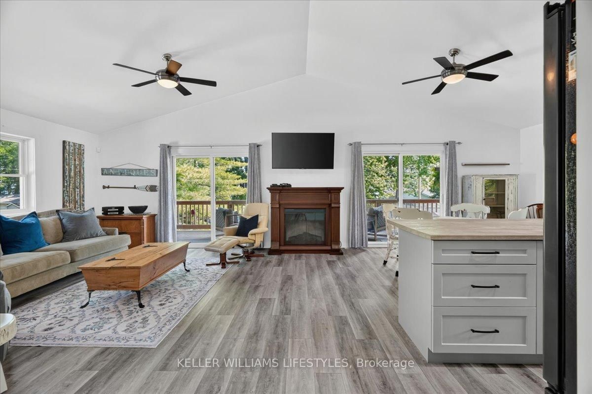 9904 LAKE Road • Lambton Shores, ON photo 11
