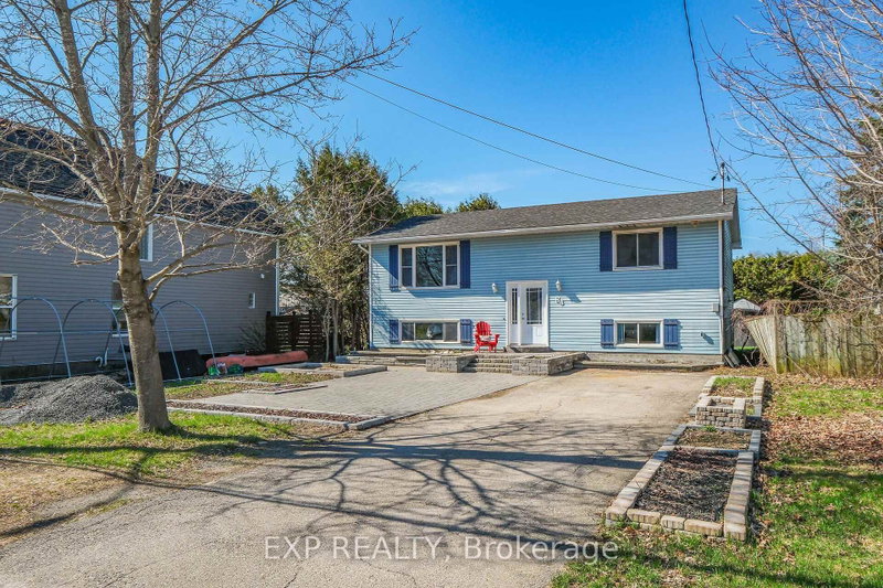 home for lease on 84 Martin Street N