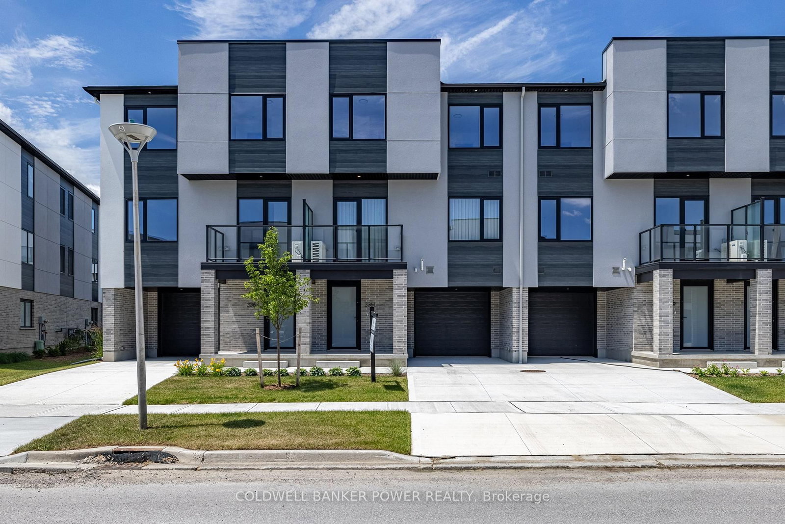 31 - 3363 DAVID MILNE Way, London South — photo 1