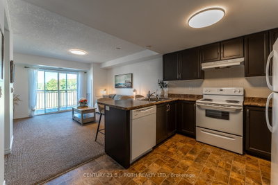 Unit 403 — 67 Kingsbury Square — photo 5