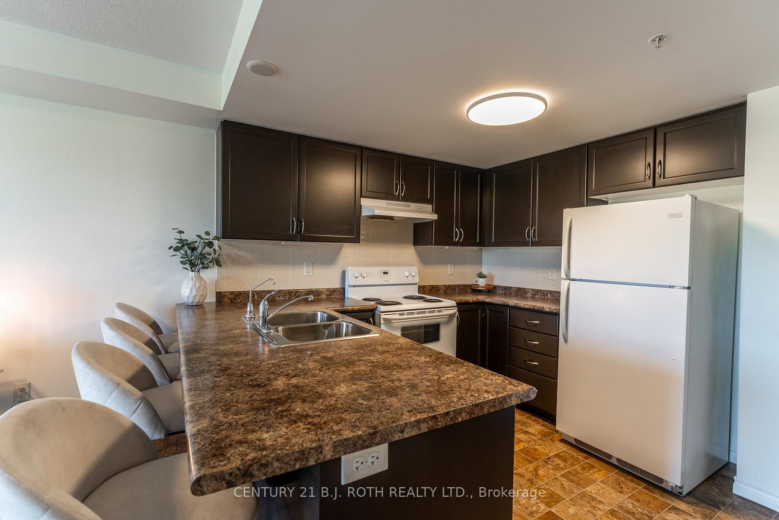 403-67 Kingsbury Sq, Guelph, view 8