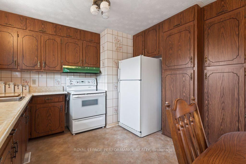 2184 Melfort Street • Ottawa, ON photo 14