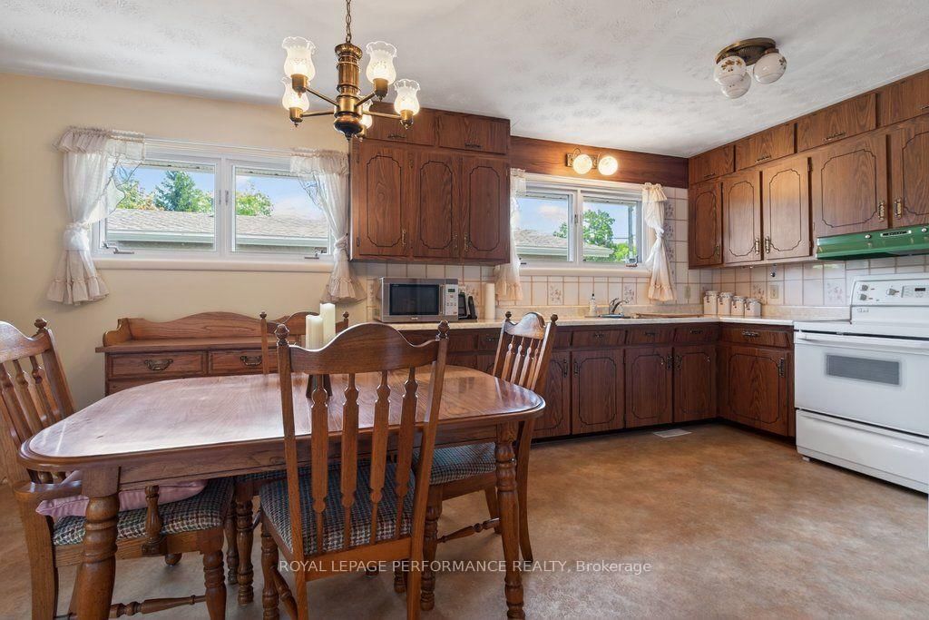 2184 Melfort Street • Ottawa, ON photo 15