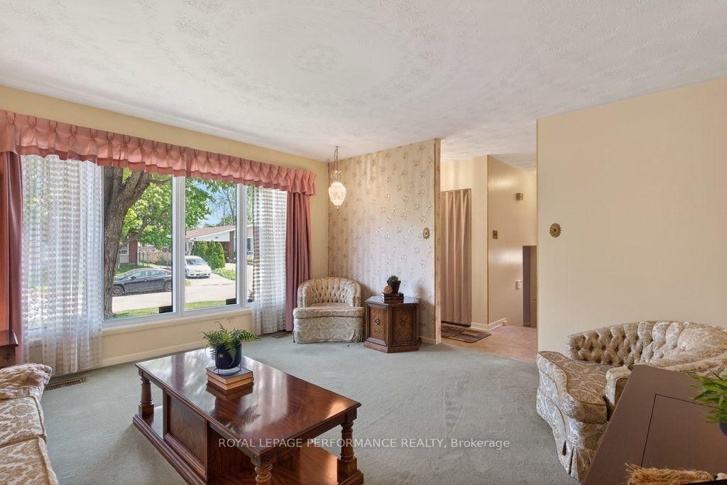 2184 Melfort Street • Ottawa, ON photo 6