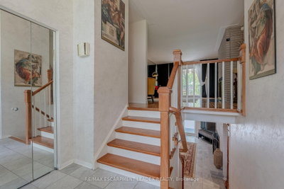 1129 SCENIC Drive • Hamilton, ON photo 4