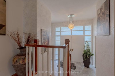 1129 SCENIC Drive • Hamilton, ON photo 5