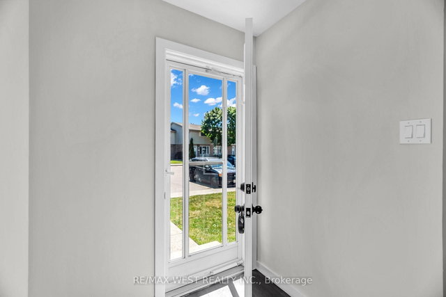 69 - 1095 Jalna Boulevard